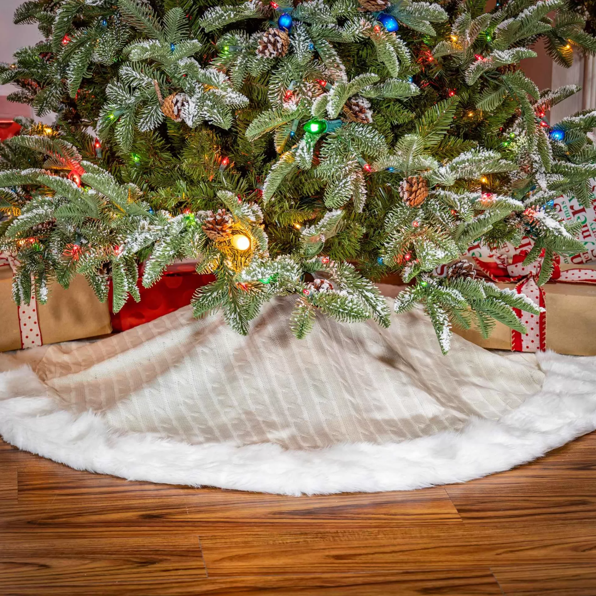 Gerson International 48 In White Cable Knit Christmas Tree Skirt, Faux Fur Trim