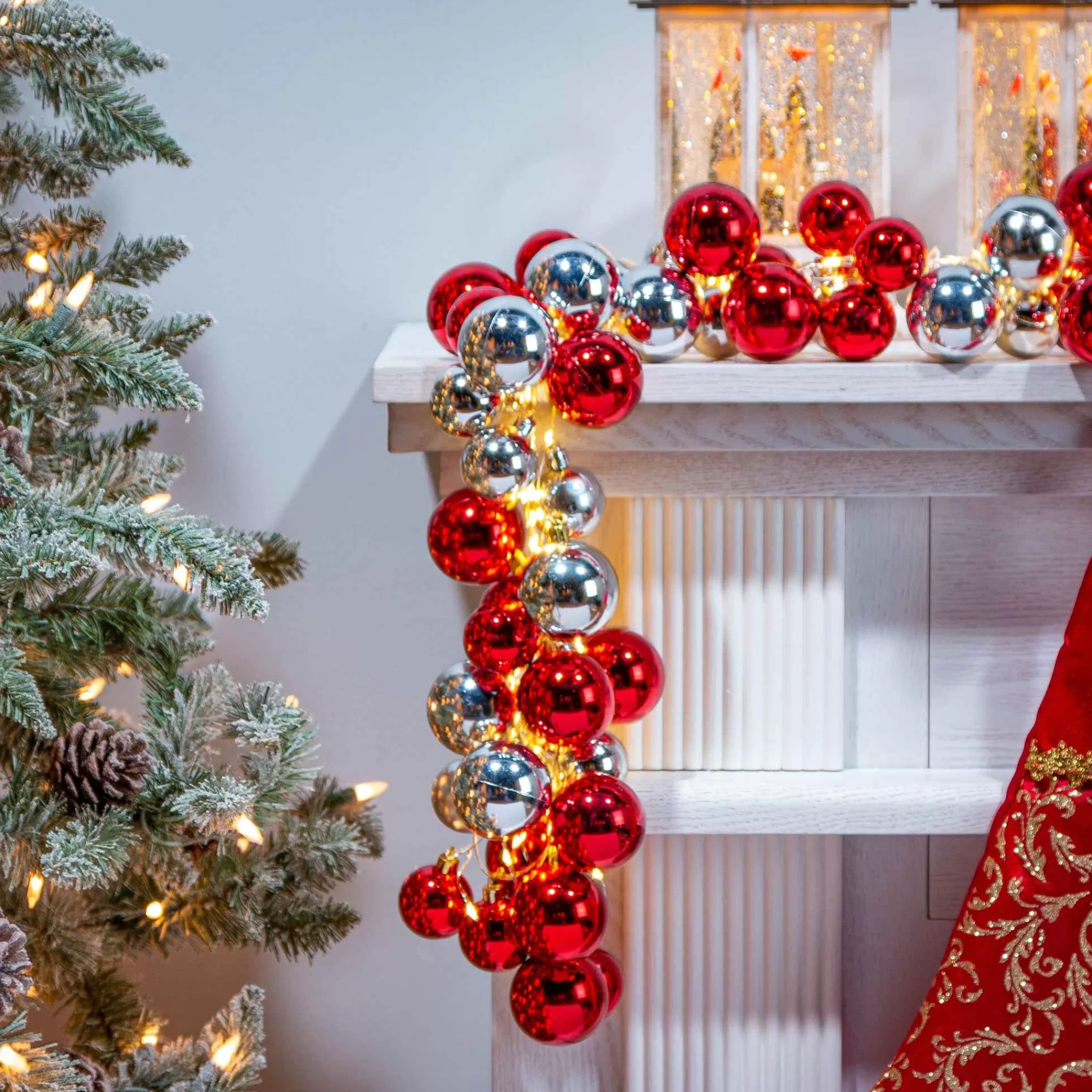Gerson International 58.5-Inch Long Electric Red And Silver Lighted Ornament Strung Garland