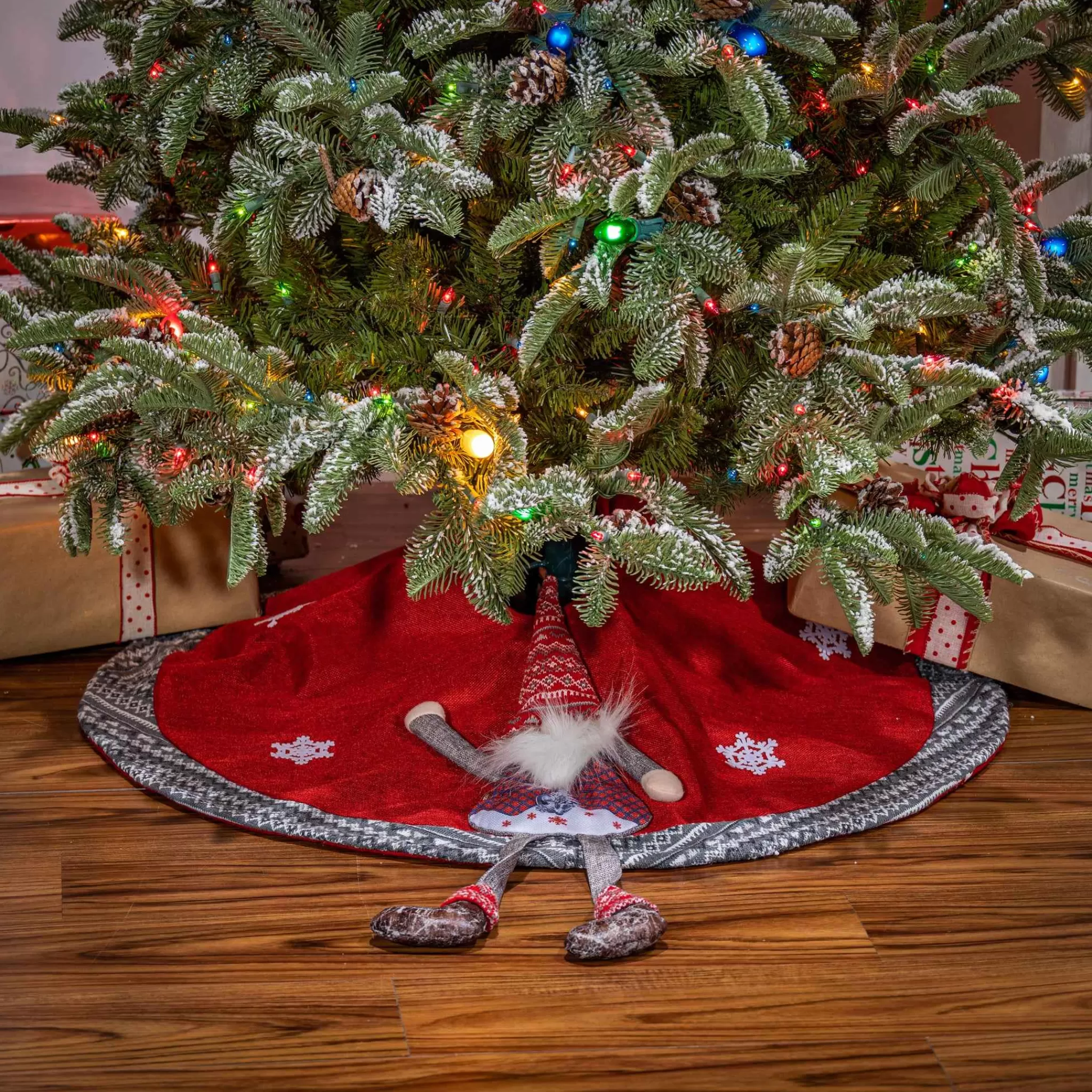 Gerson International Gnome And Snowflake Christmas Tree Skirt, Battery Operated