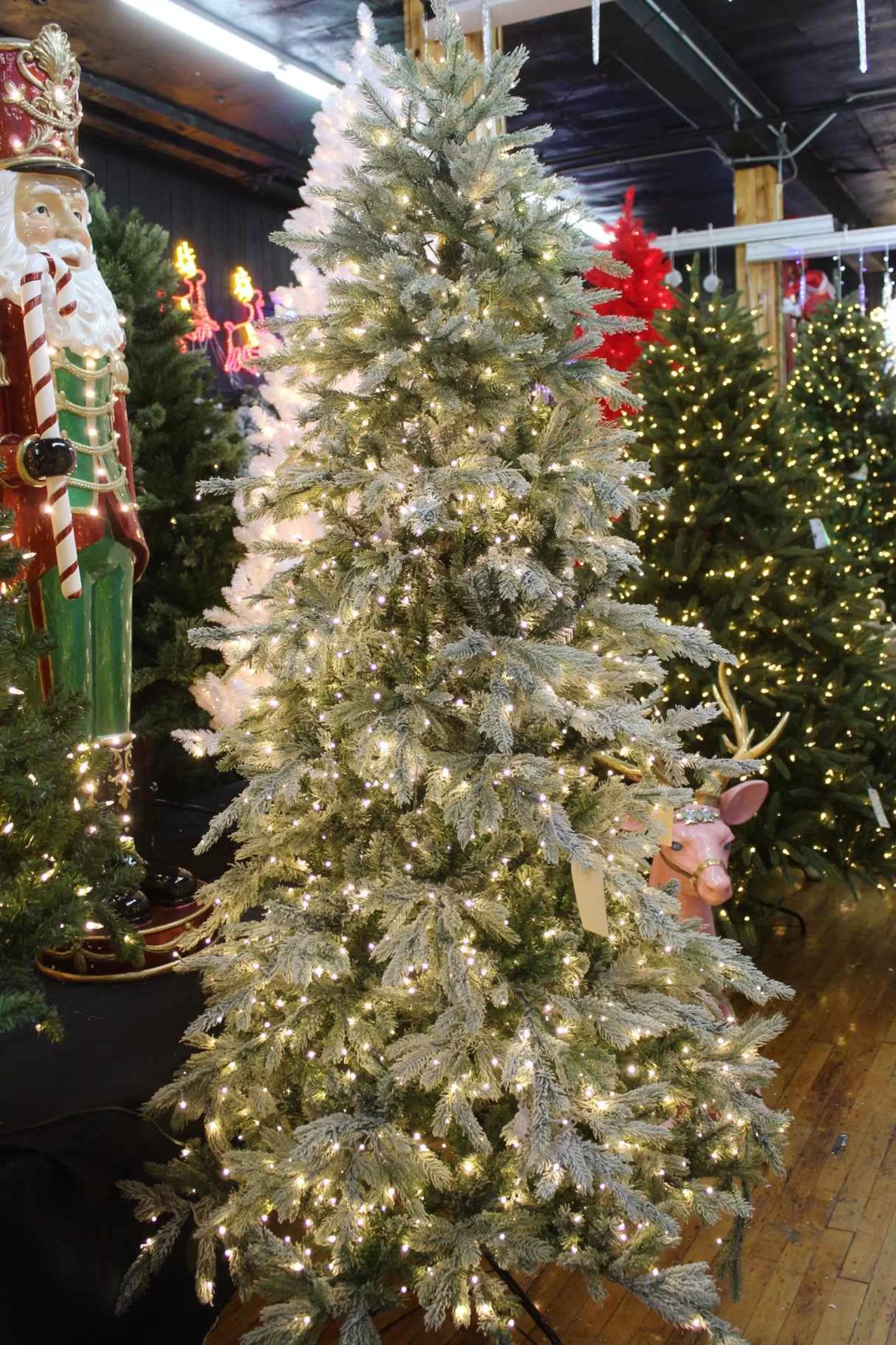 Puleo International 7.5Ft. Pre-Lit Kelford Supreme Flocked Tree With 2420 Tips #114-Kdf-75Qldf3Kz14