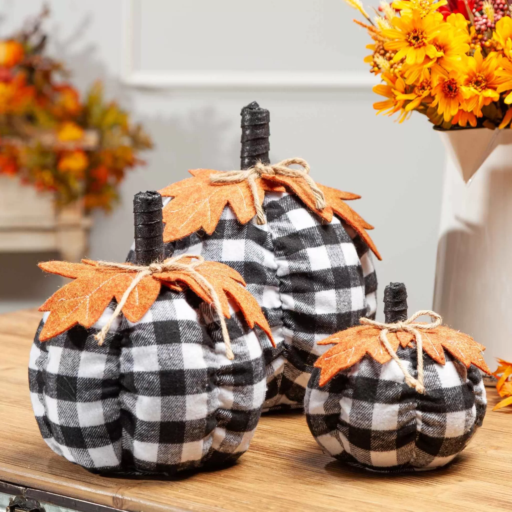 Gerson International Set Of 3 Assorted Sized Fabric Black And White Plaid Pumpkins Harvest Decor With Leaf Accent