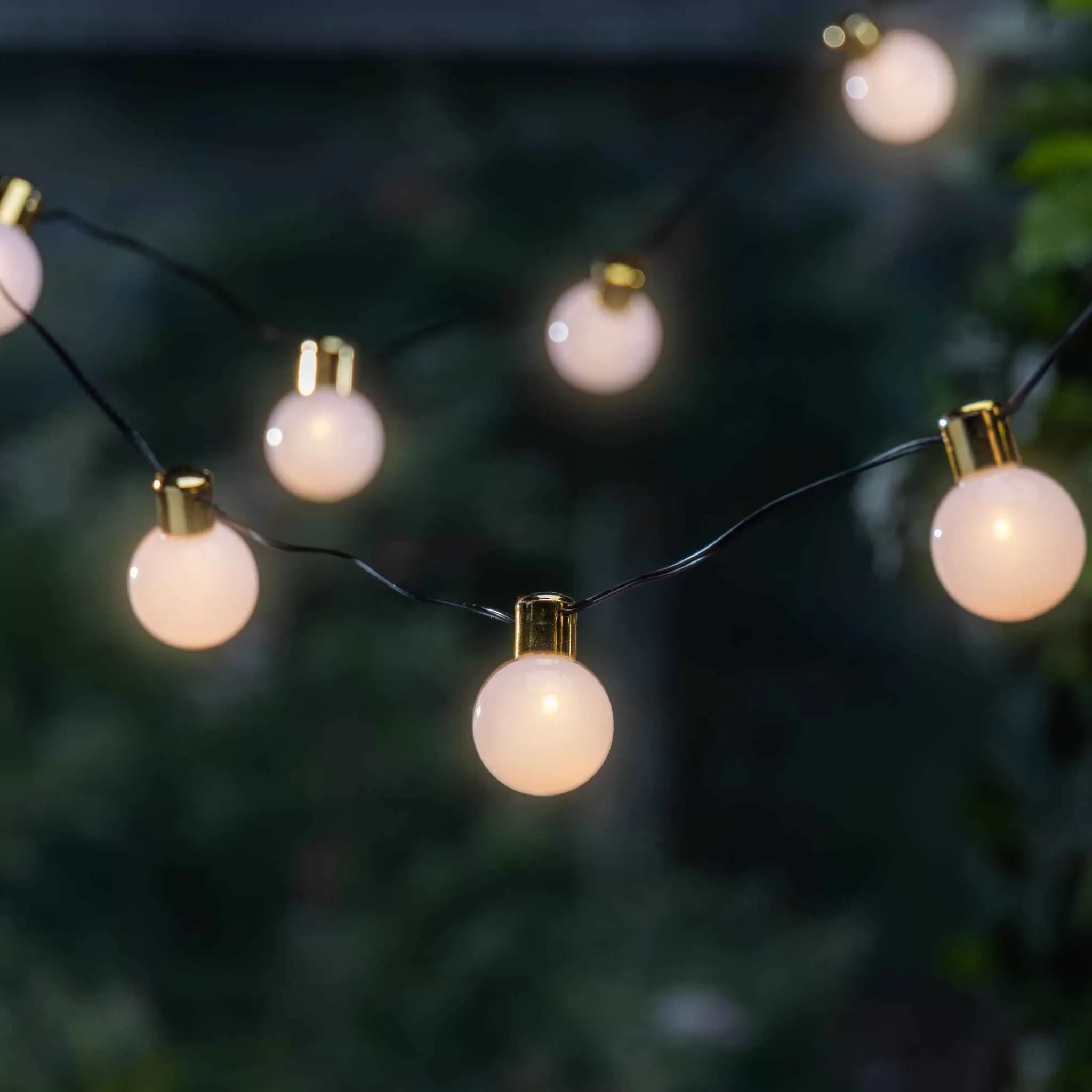 Gerson International White And Gold Light Garland, 30 Warm Battery Leds With Timer